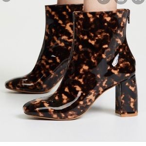 Tortoise gloss boots